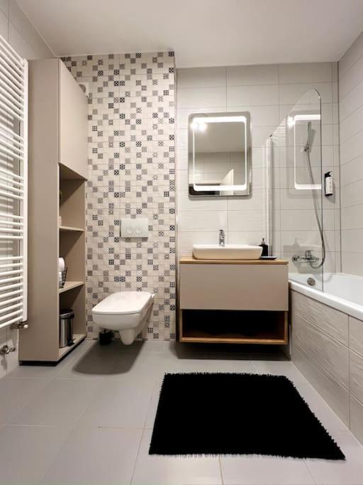 Skylark - Singapore Penthouse With Jacuzzi & Panoramic View 브라쇼브 외부 사진