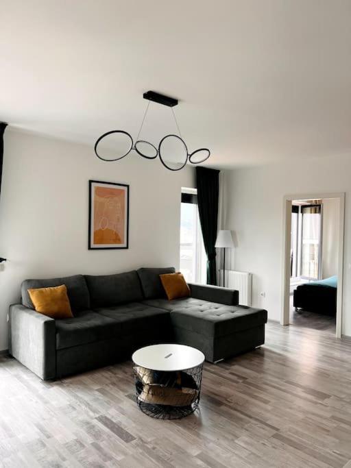 Skylark - Singapore Penthouse With Jacuzzi & Panoramic View 브라쇼브 외부 사진